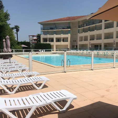 Apartamento Au Calme Avec Piscine, Face Golf, Parking Gratuit, A Pied A 10mn Centre