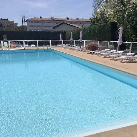 Au Calme Avec Piscine, Face Golf, Parking Gratuit, A Pied A 10mn Centre Apartment