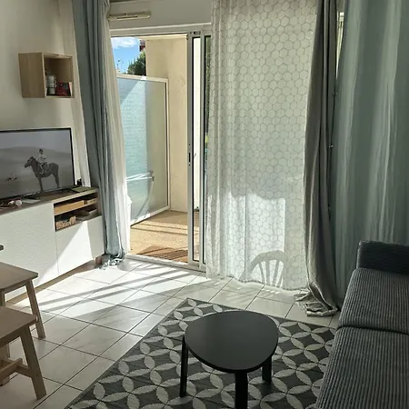 Apartment Au Calme Avec Piscine, Face Golf, Parking Gratuit, A Pied A 10mn Centre *