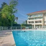 Apartamento Au Calme Avec Piscine, Face Golf, Parking Gratuit, A Pied A 10mn Centre