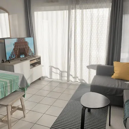 Apartment Au Calme Avec Piscine, Face Golf, Parking Gratuit, A Pied A 10mn Centre *