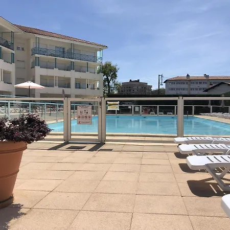 Au Calme Avec Piscine, Face Golf, Parking Gratuit, A Pied A 10mn Centre